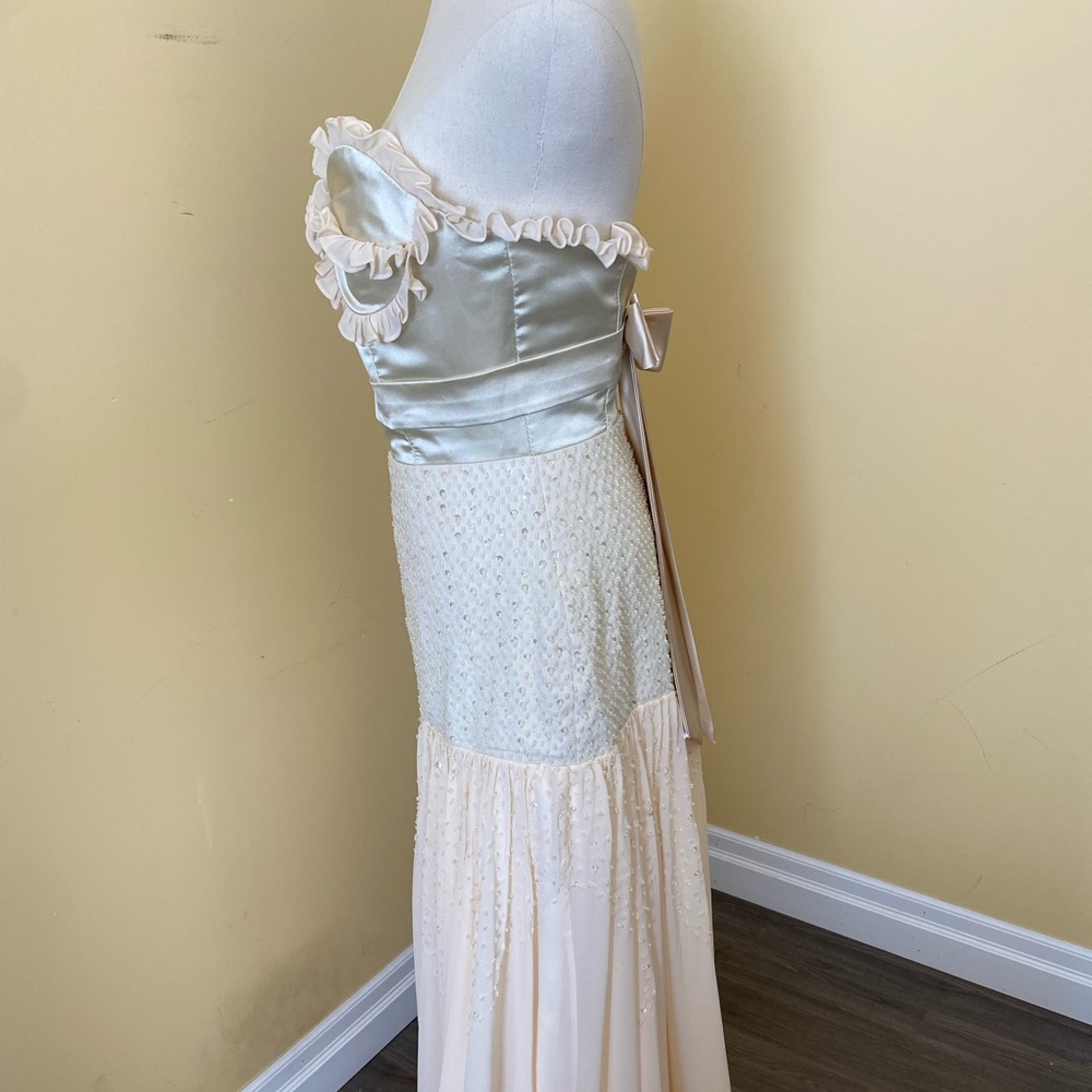 Strapless Ruffle Corset Top Wedding Dress - XS - Picture 12 of 15